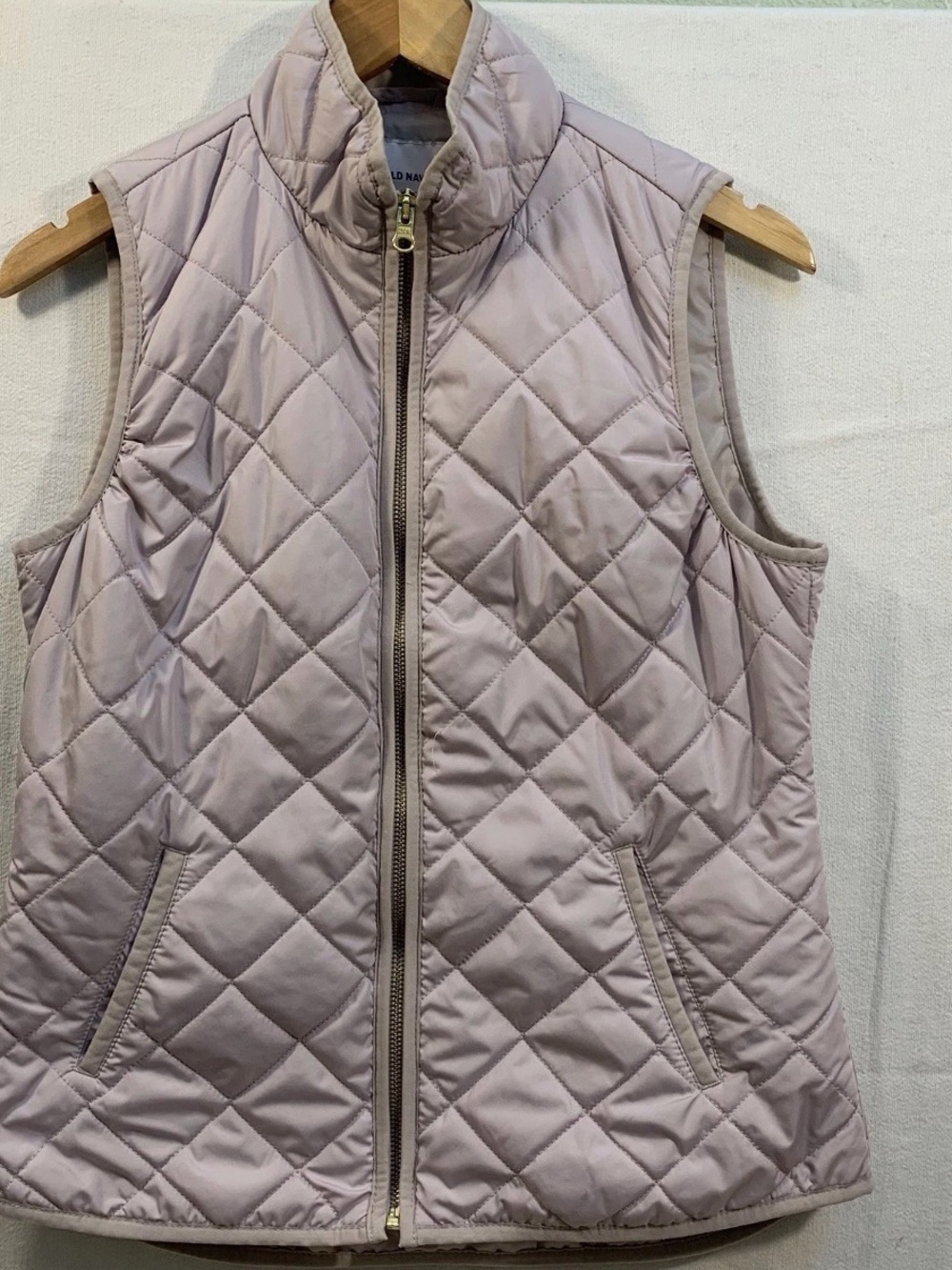 Old Navy Gold Toned Zipper Quilted Sleeveless Vest - Soft Lavender Size S
